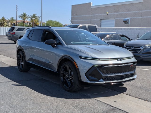 Used 2024 Chevrolet Equinox EV RS FWD image 3
