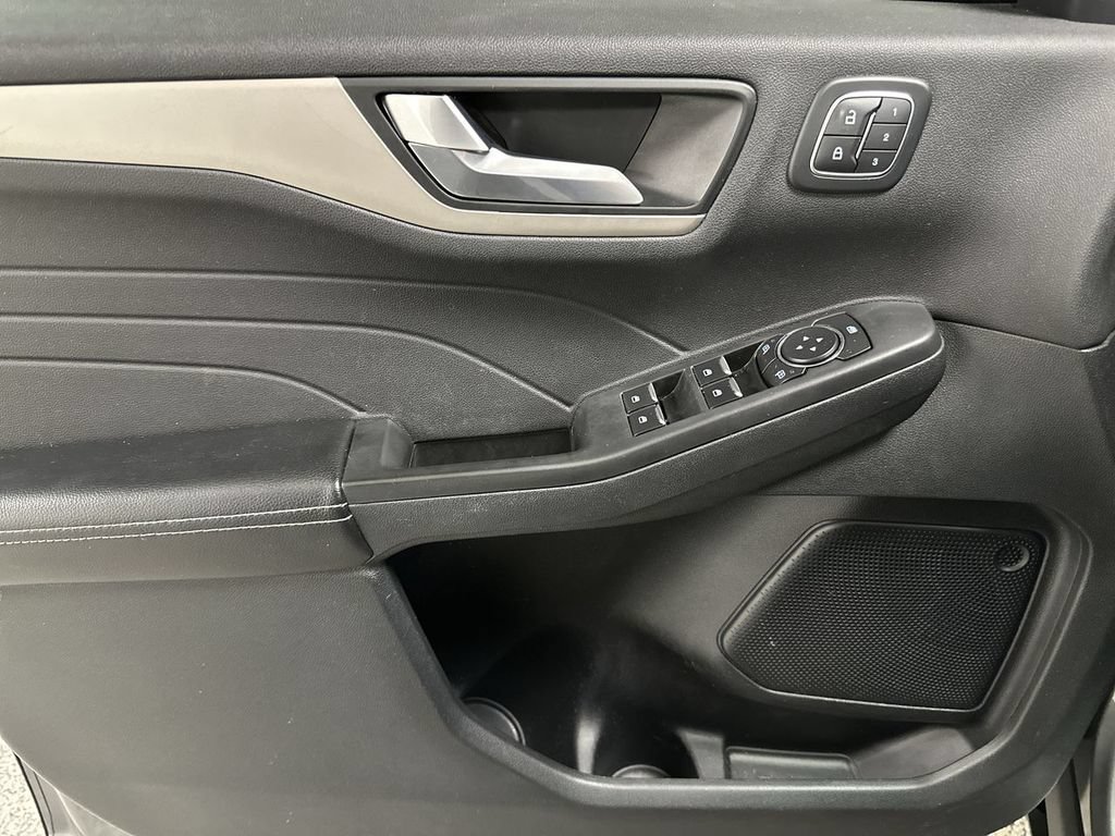 Used 2022 Ford Escape SEL w/ Technology Package AWD/4WD image 11