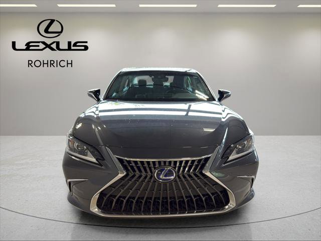 Certified 2022 Lexus ES 300h w/ Accessory Package FWD image 2