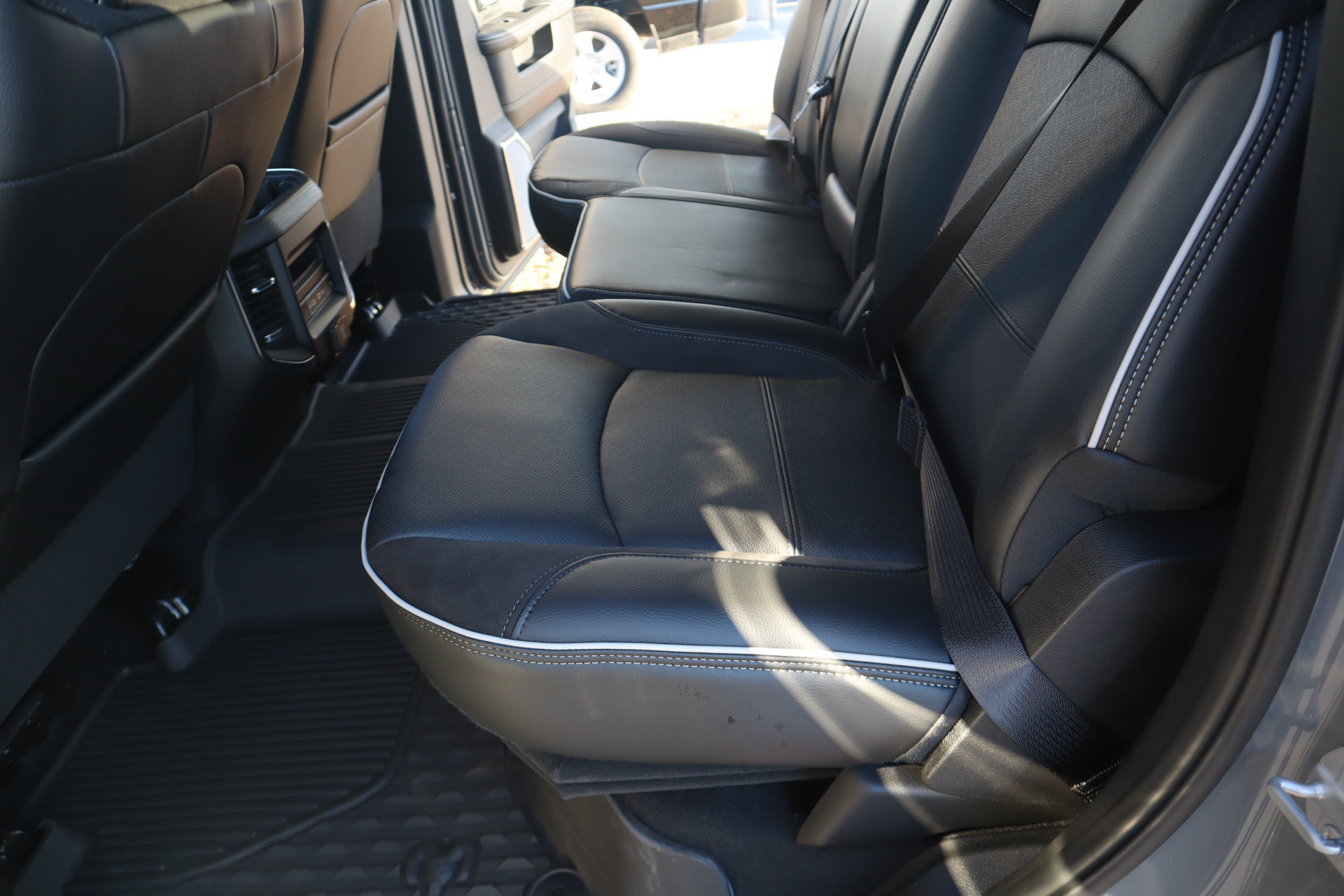 New 2027 RAM 3500 Laramie AWD/4WD image 13