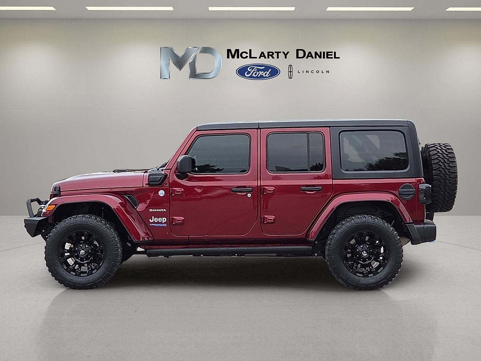 Used 2022 Jeep Wrangler Unlimited Sahara w/ Cold Weather Group image 3