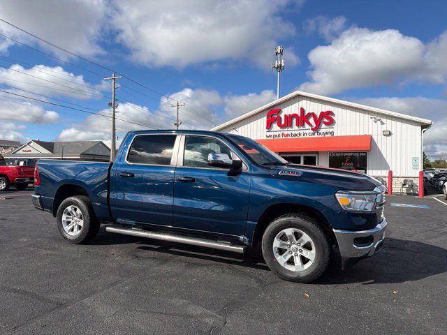 Used 2023 RAM 1500 Laramie AWD/4WD image 1