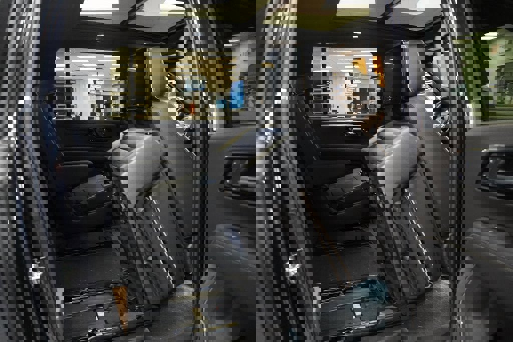 New 2025 Chevrolet Suburban Premier image 27