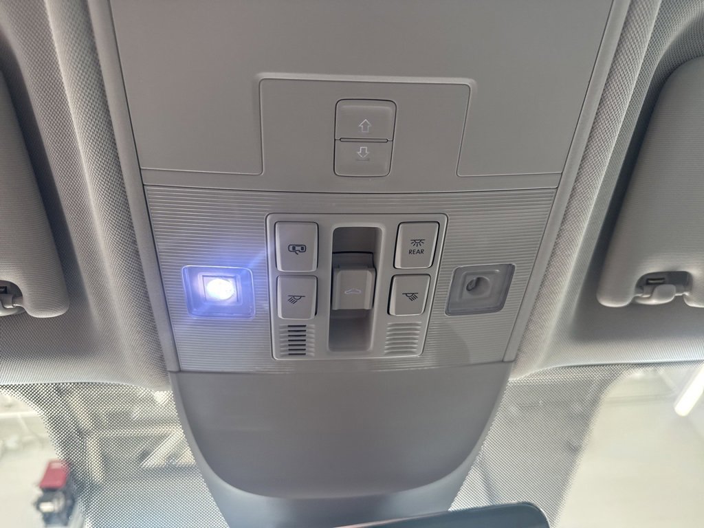 Certified 2025 Volkswagen Taos SE image 24