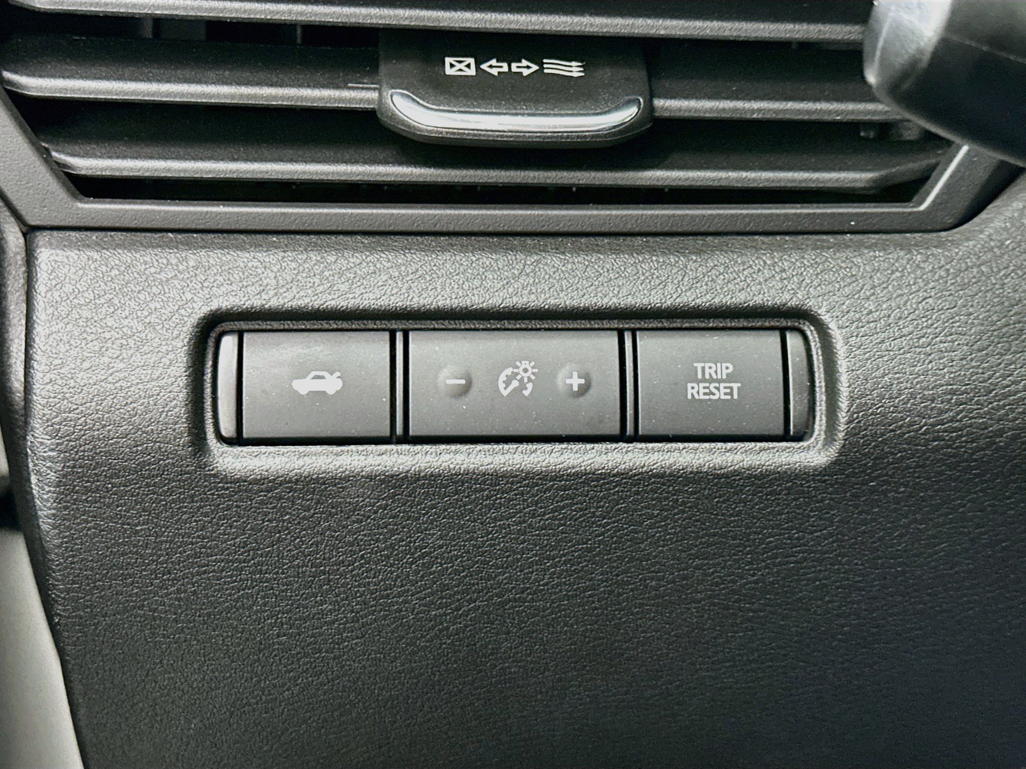 Used 2023 Nissan Altima 2.5 SR FWD image 17