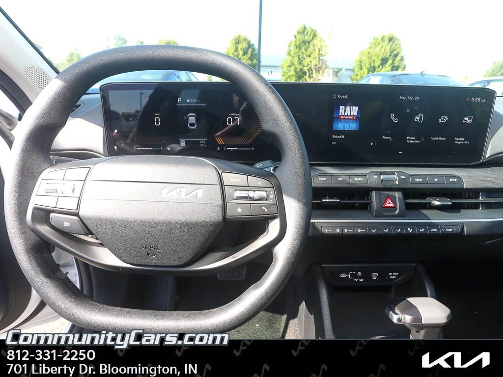New 2025 Kia K4 LXS image 11