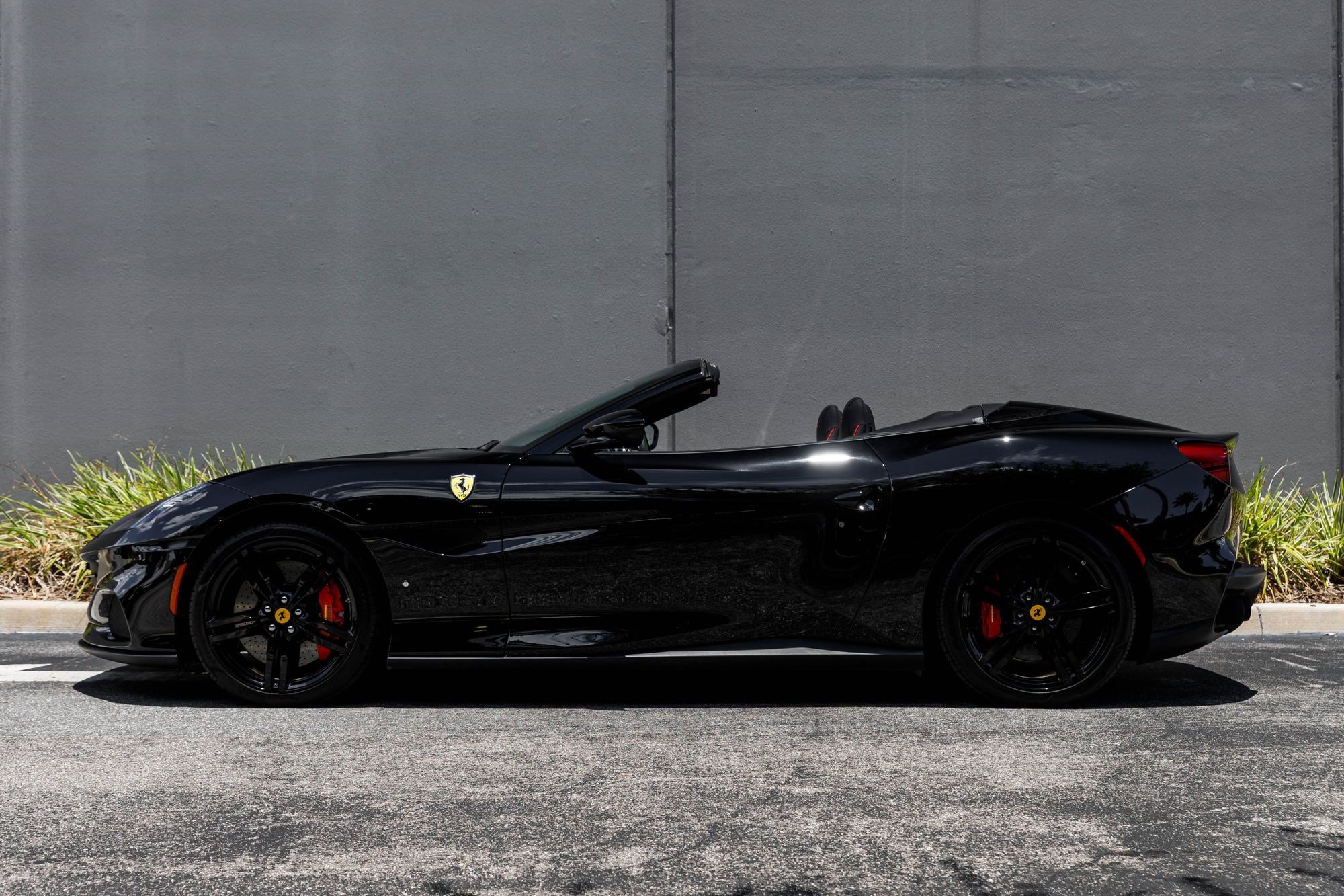 Used 2023 Ferrari Portofino M RWD image 2