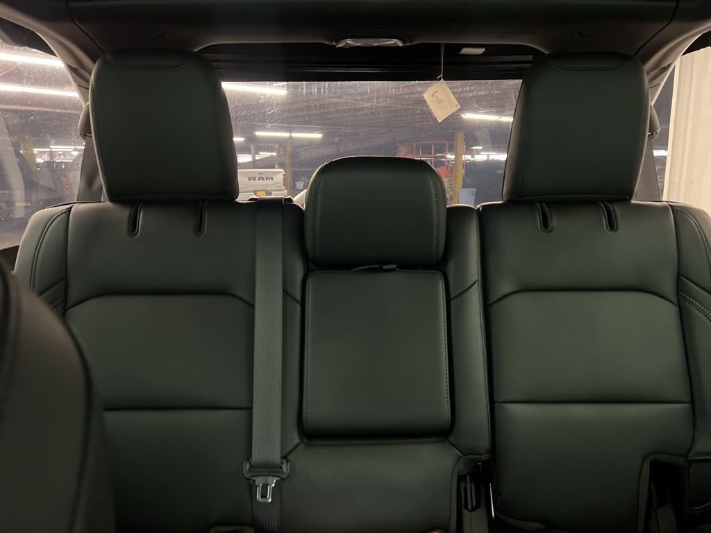 Used 2024 Jeep Wrangler Sahara image 22