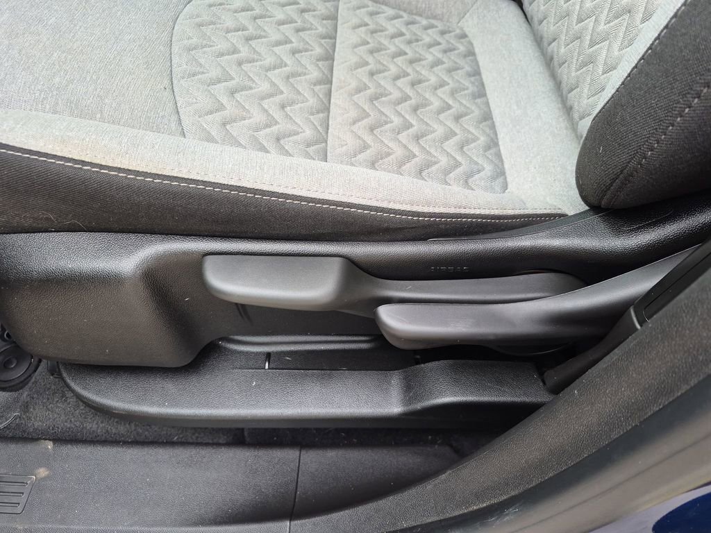 Used 2022 Chevrolet Equinox LS w/ Driver Confidence II Package image 12