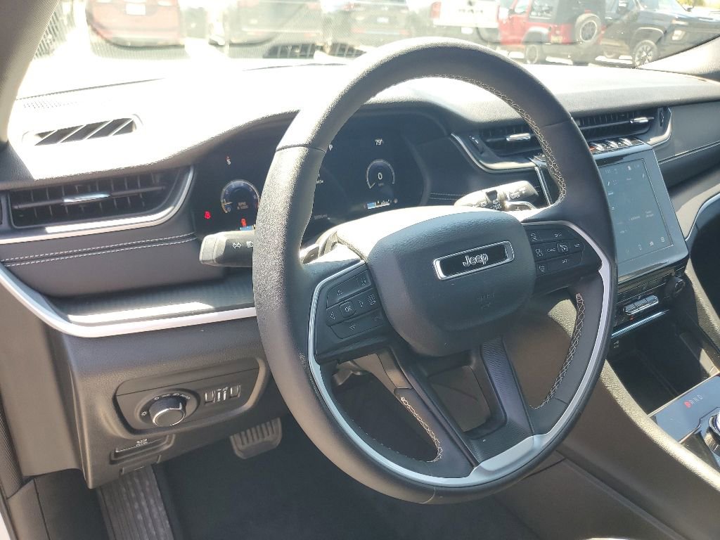 Used 2024 Jeep Grand Cherokee Altitude AWD/4WD image 10