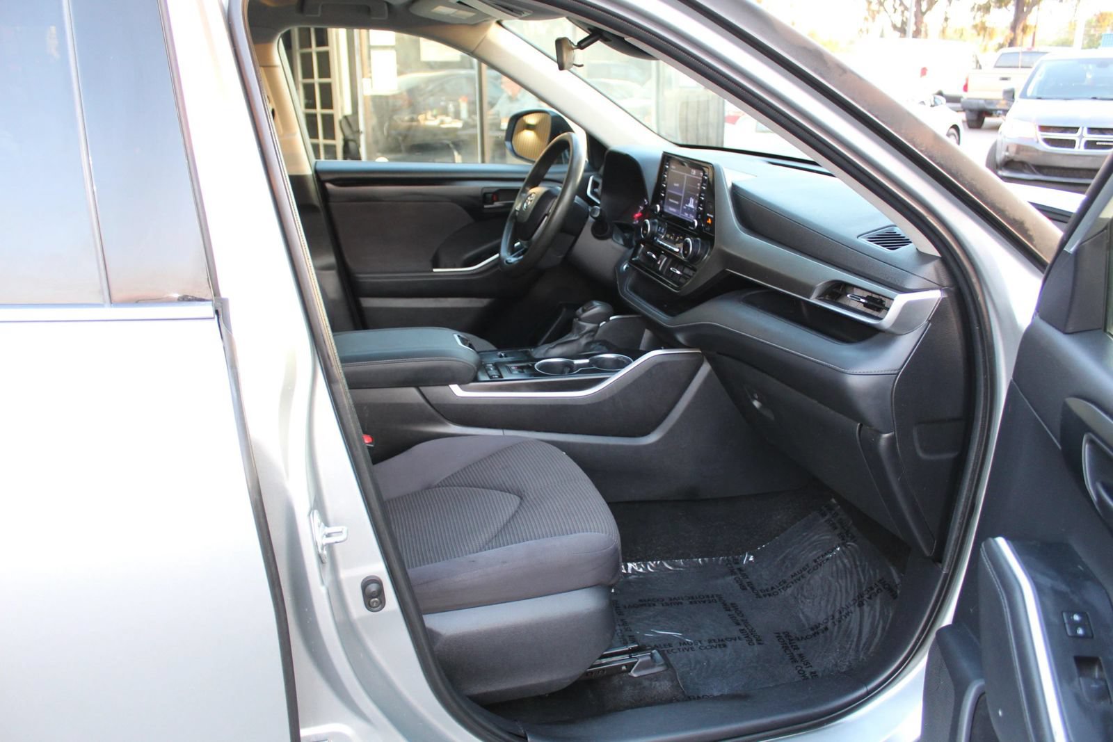 Used 2021 Toyota Highlander L FWD image 10