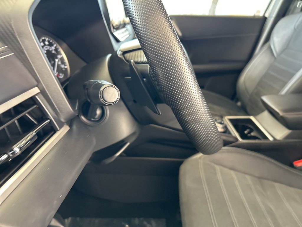 Used 2024 Mitsubishi Outlander SE image 45