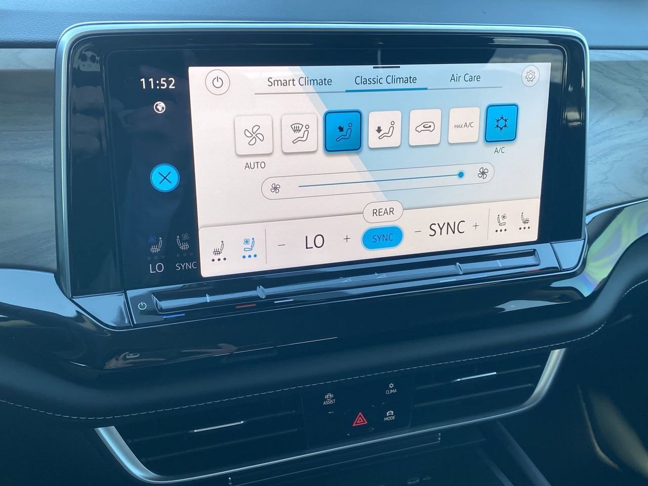 New 2026 Volkswagen Atlas SE image 23