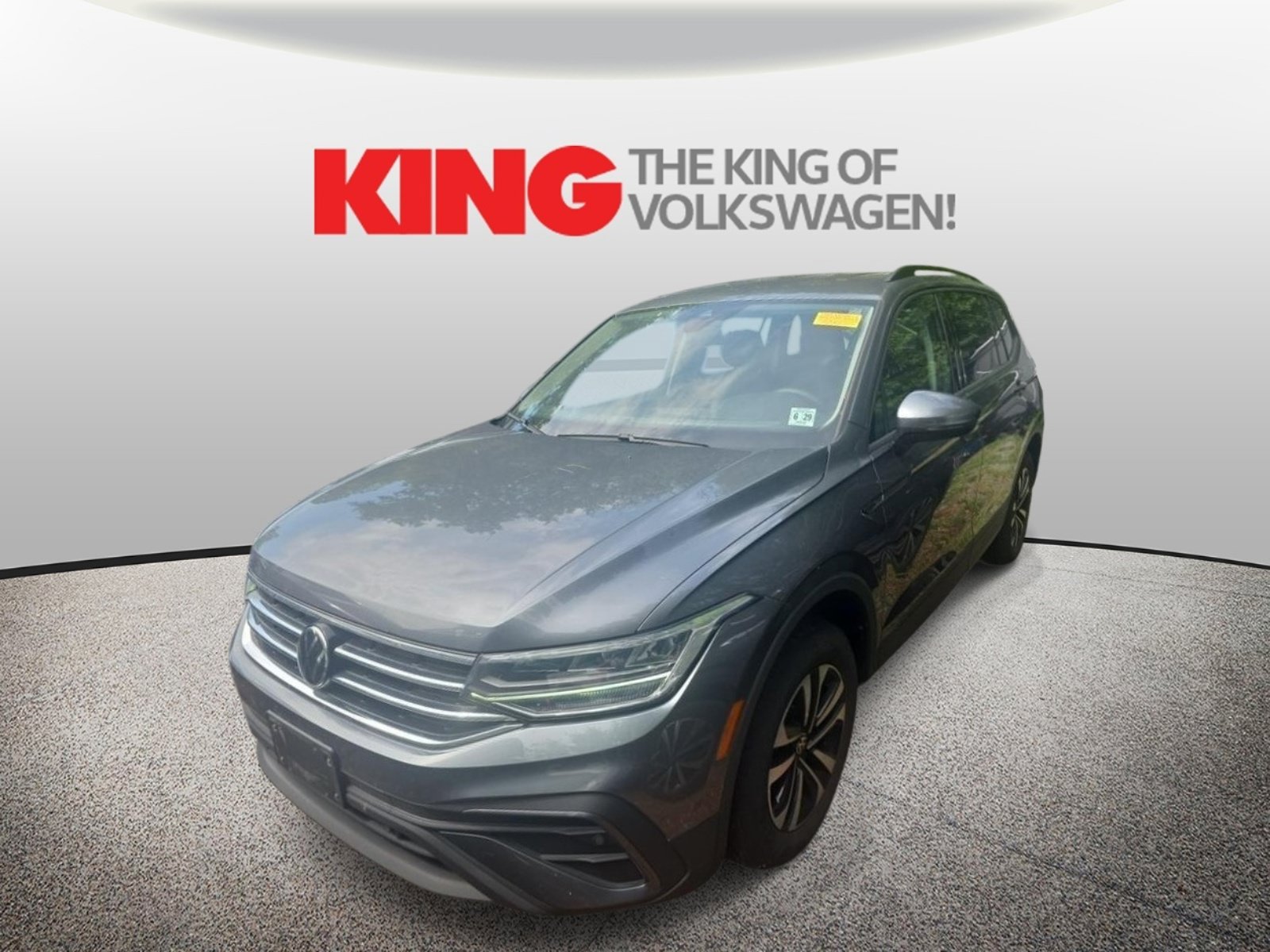 Used 2024 Volkswagen Tiguan S AWD/4WD image 2