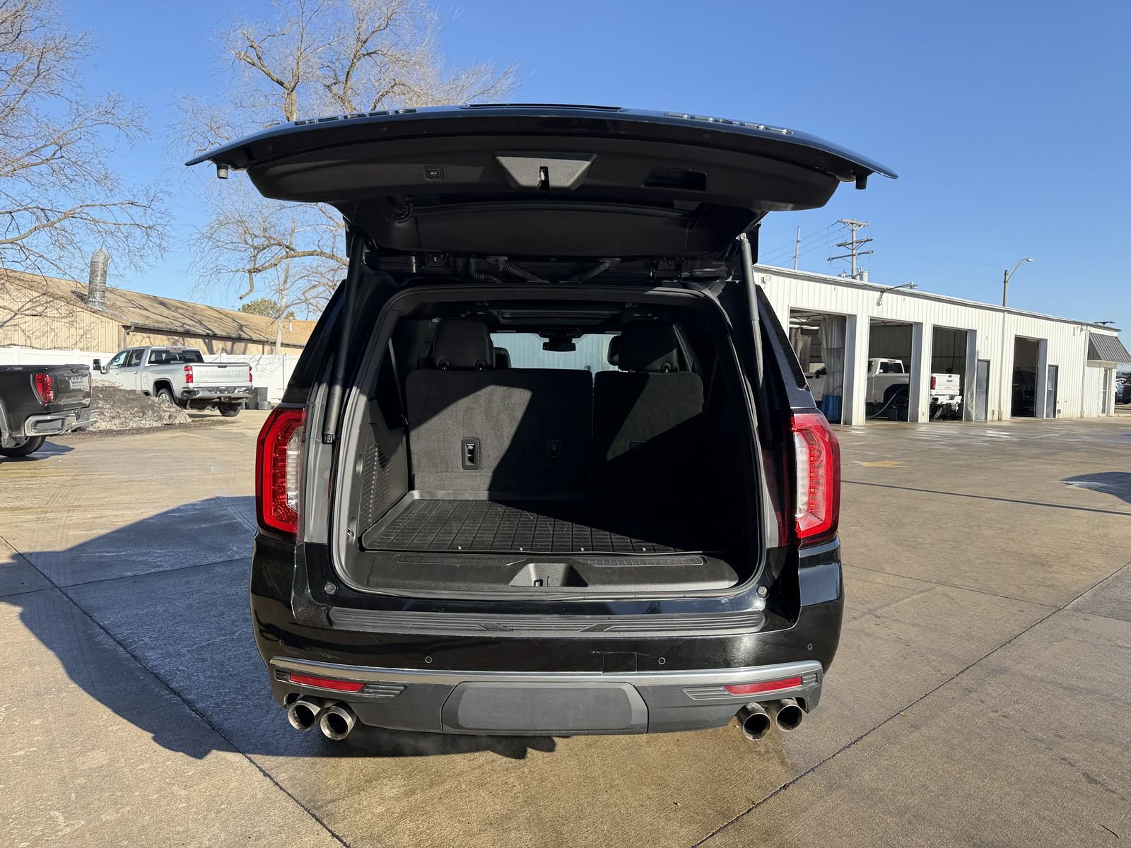Used 2024 GMC Yukon XL Denali image 33