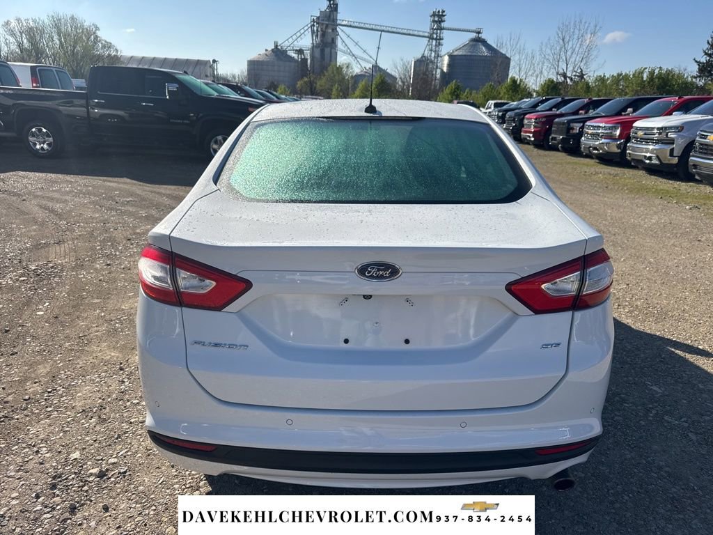 Used 2016 Ford Fusion SE FWD image 4