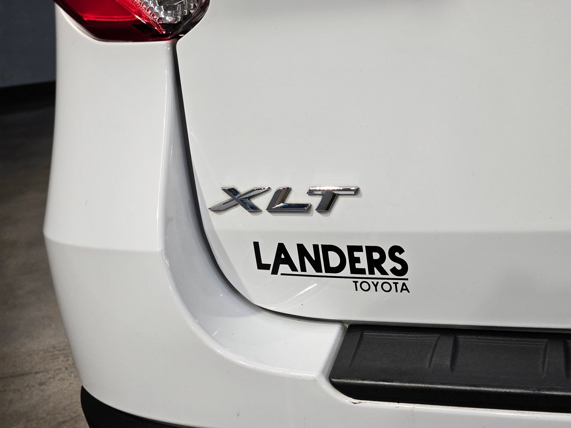 Used 2023 Ford Explorer XLT w/ Equipment Group 202A image 38