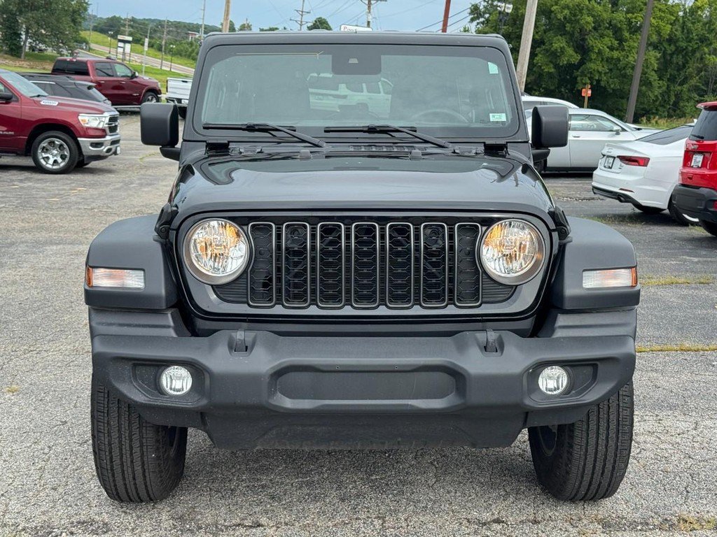 Used 2024 Jeep Wrangler Unlimited Sport AWD/4WD image 11