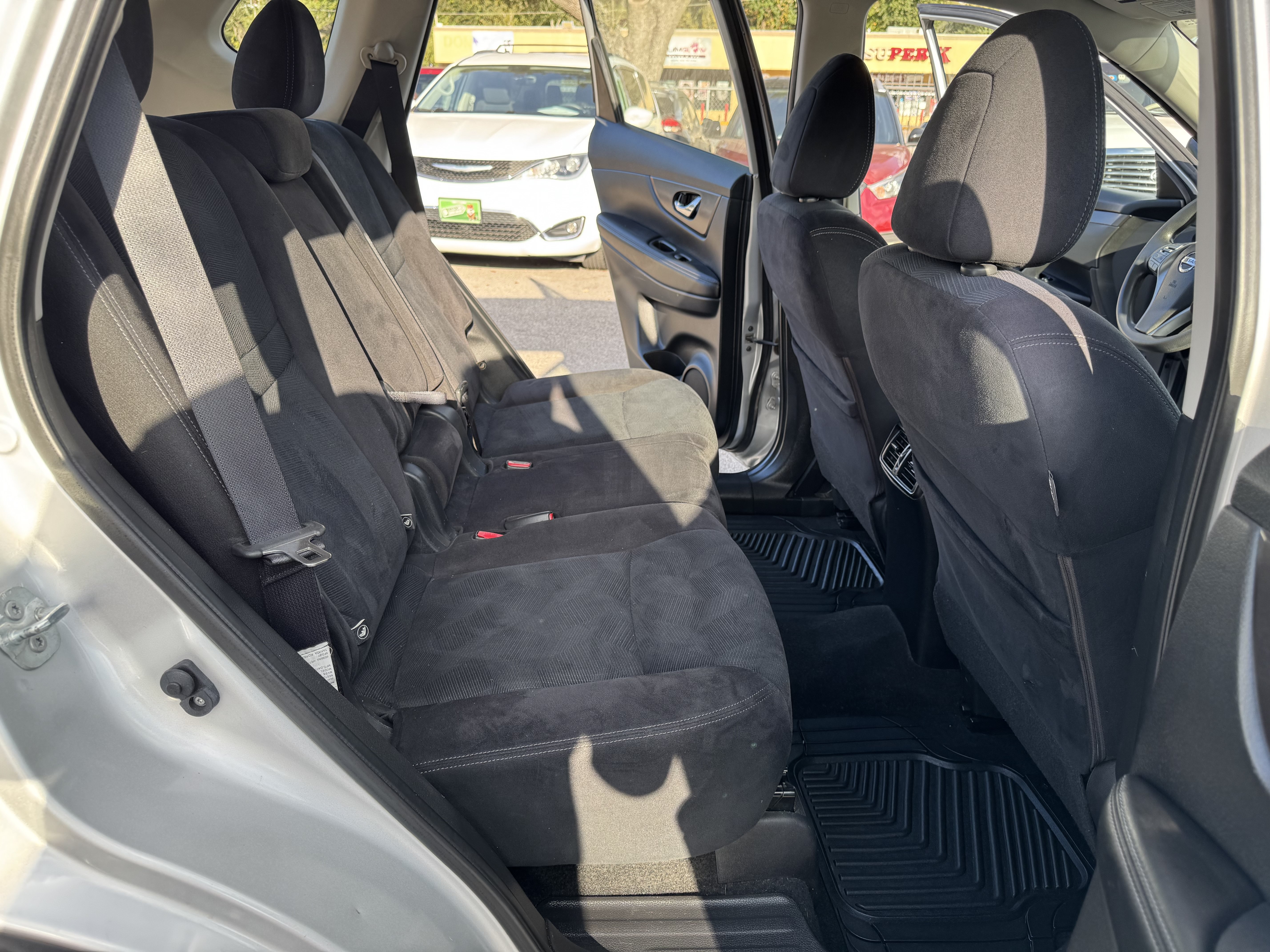 Used 2016 Nissan Rogue S FWD image 17
