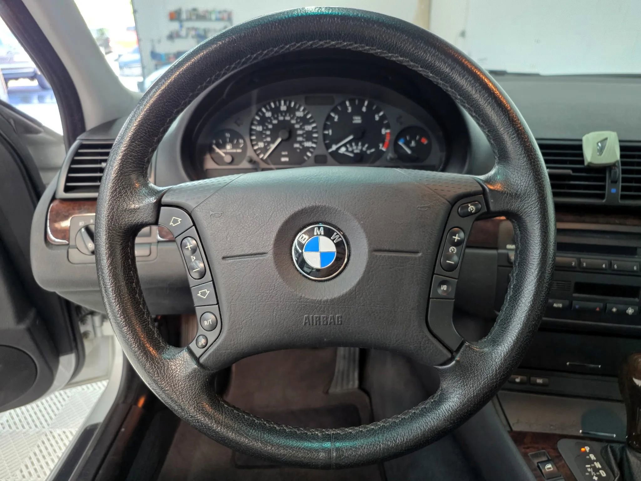 Used 2003 BMW 325i Sedan image 15