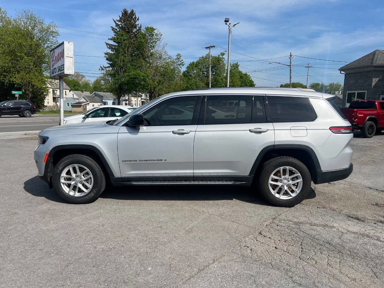 Used 2021 Jeep Grand Cherokee L Laredo w/ Luxury Tech Group I image 2