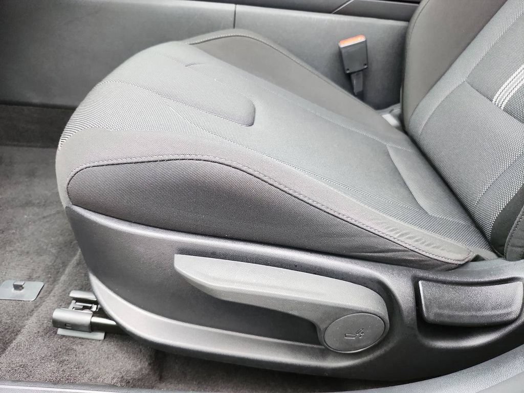 Certified 2024 Hyundai Elantra SE FWD image 22