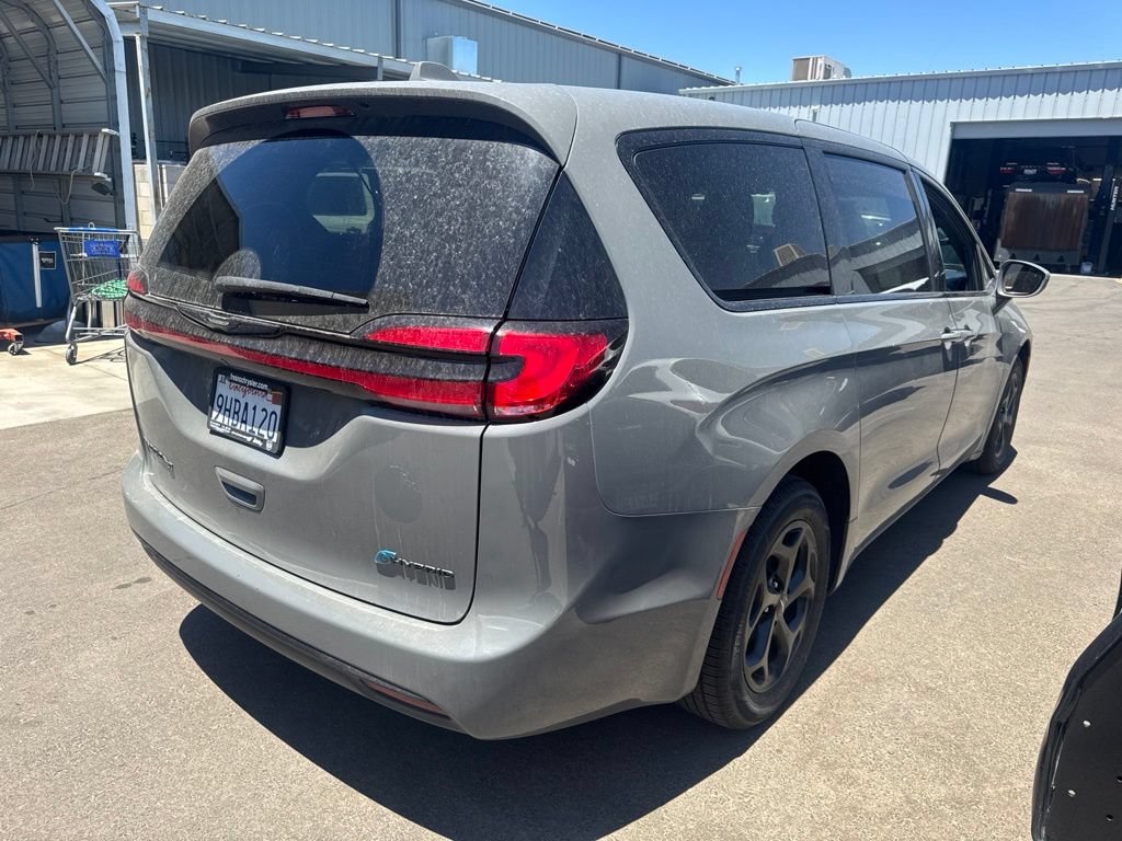 Used 2022 Chrysler Pacifica Touring-L w/ S Appearance Package FWD image 4