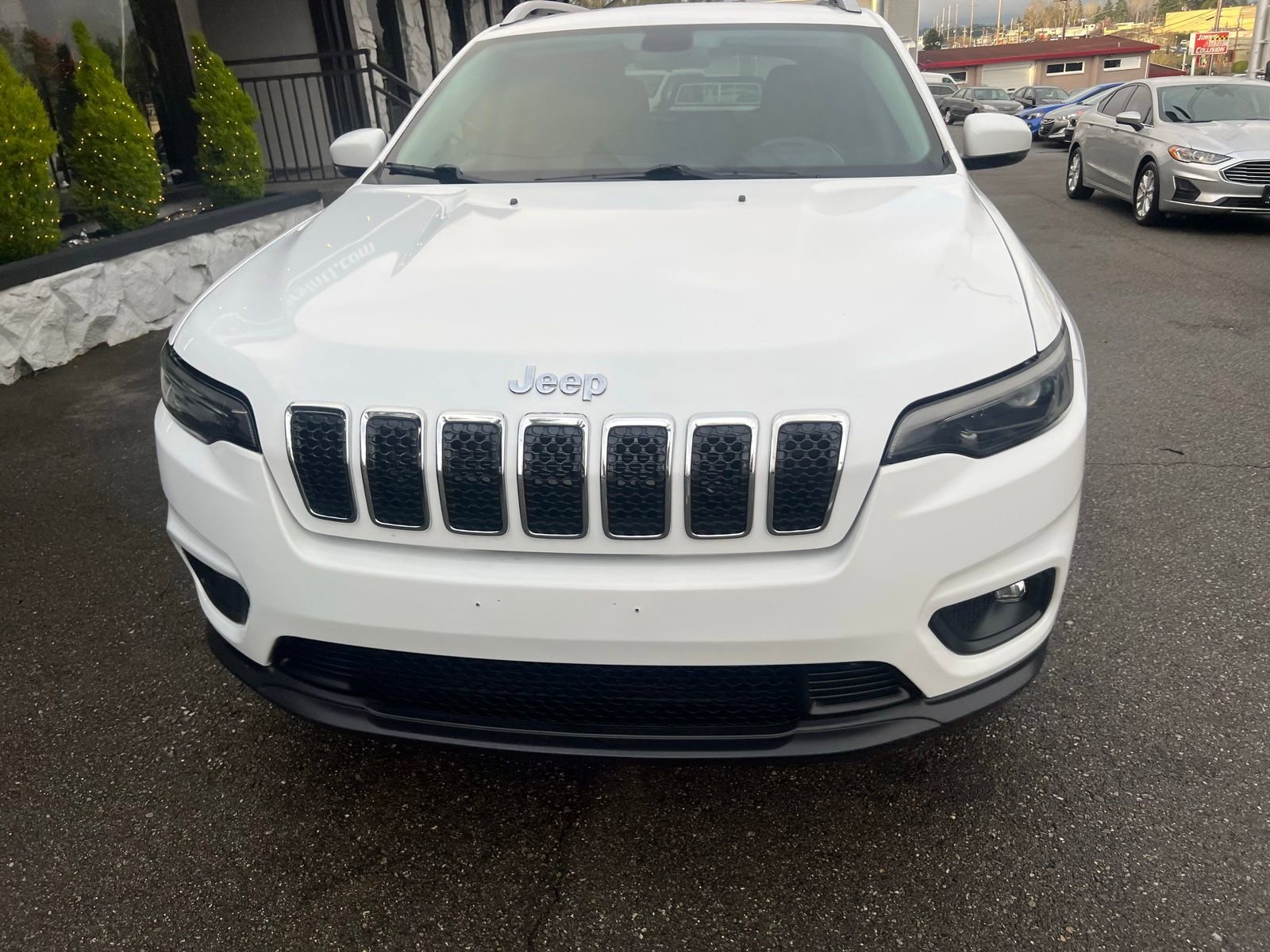 Used 2019 Jeep Cherokee Latitude Plus image 3