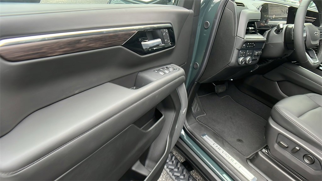 New 2026 Chevrolet Suburban Z71 w/ Comfort Package image 12