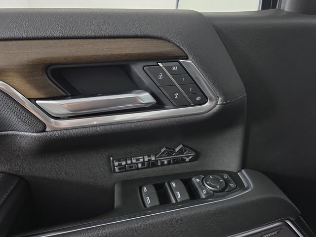 Used 2025 Chevrolet Silverado 1500 High Country w/ Technology Package AWD/4WD image 44