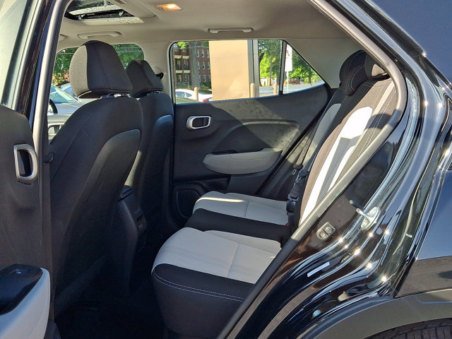 Certified 2025 Hyundai Venue SEL FWD image 10