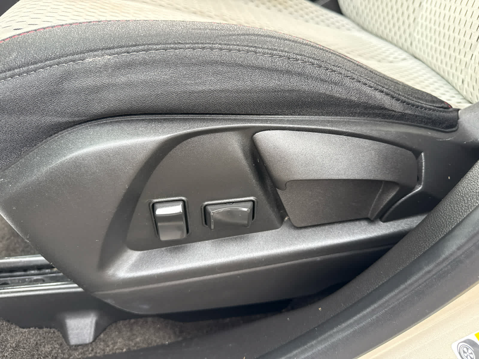 Certified 2011 Chevrolet Equinox LS FWD image 12