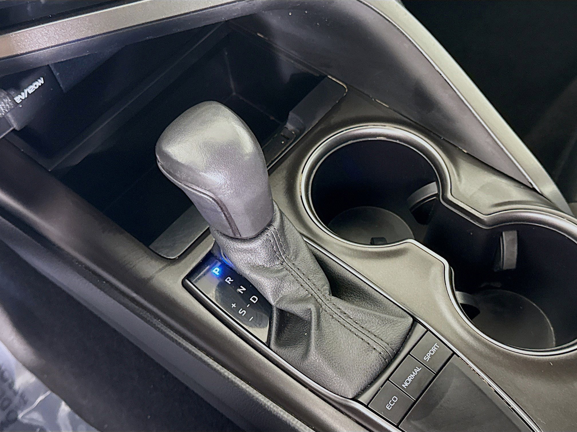 Used 2024 Toyota Camry SE image 20