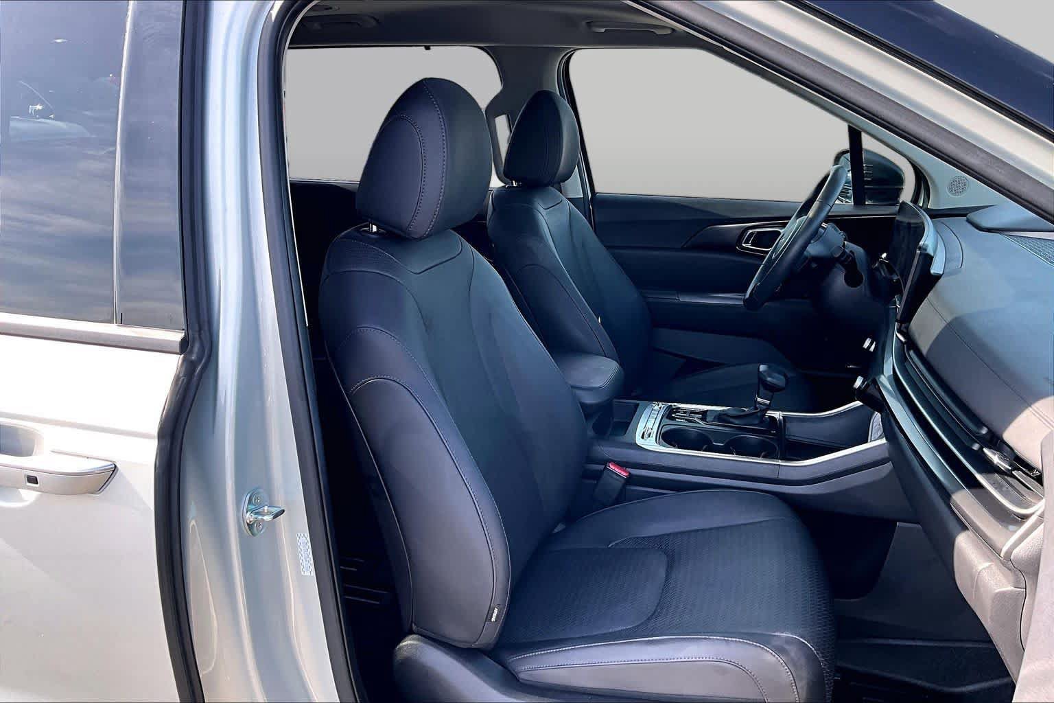Certified 2025 Kia Carnival SX Prestige FWD image 9