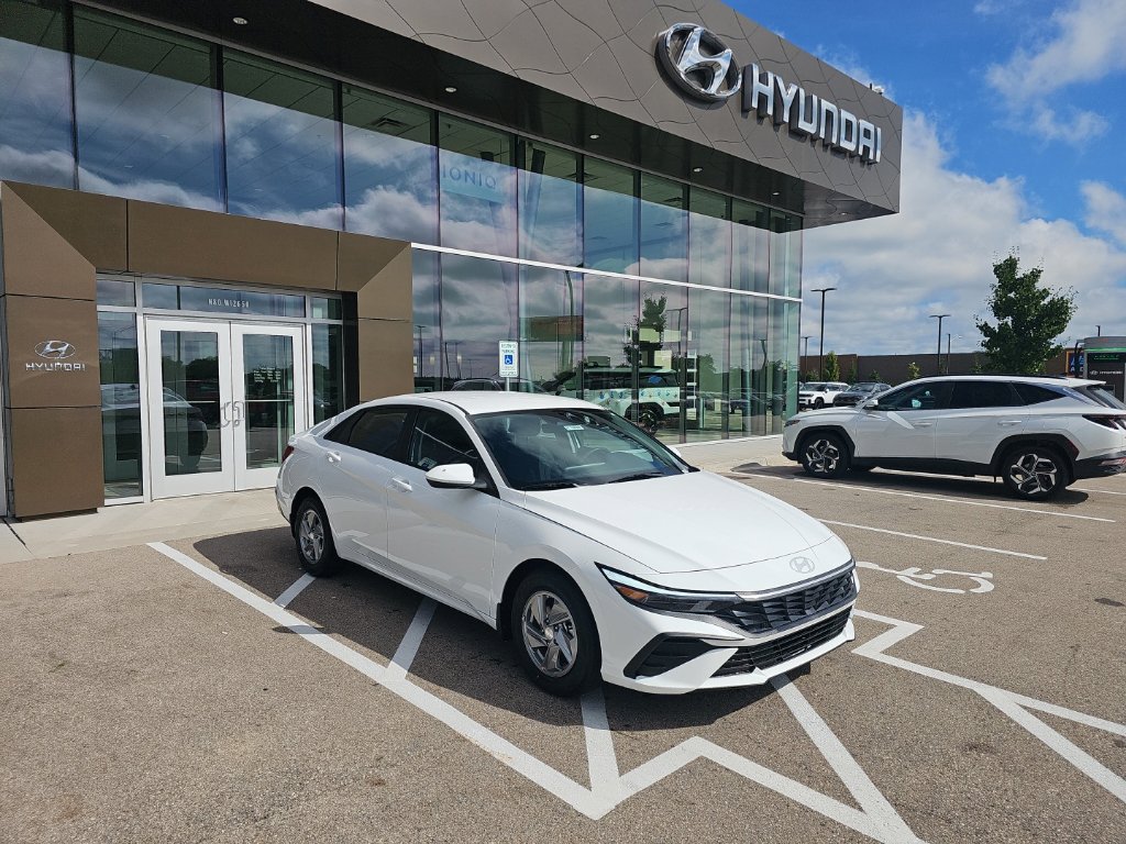 New 2026 Hyundai Elantra SE FWD image 7