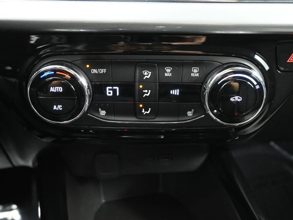 Used 2025 Chevrolet Trax LT w/ LT Convenience Package image 27