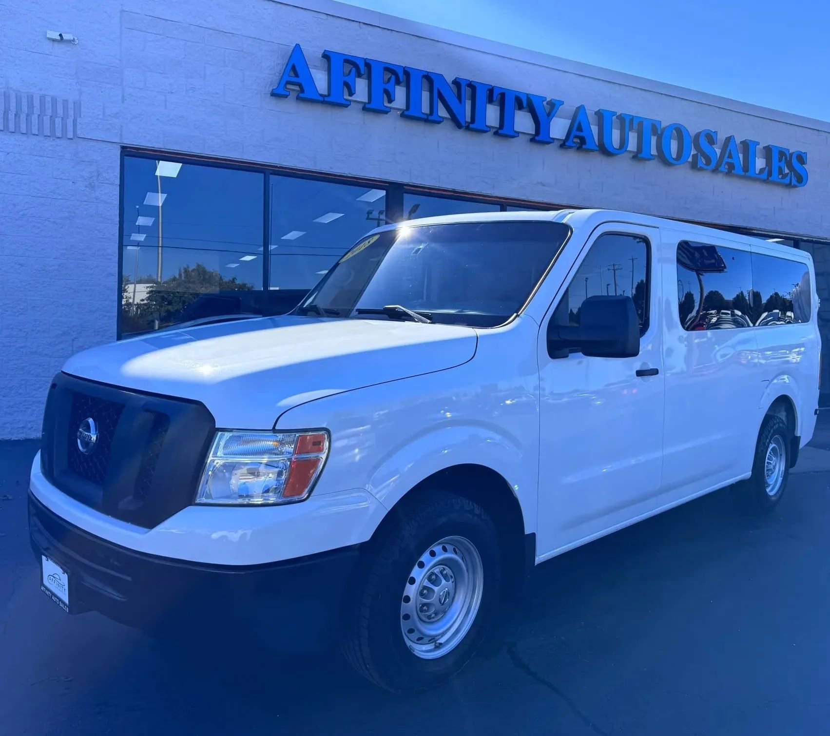 Used 2018 Nissan NV 3500 S image 3