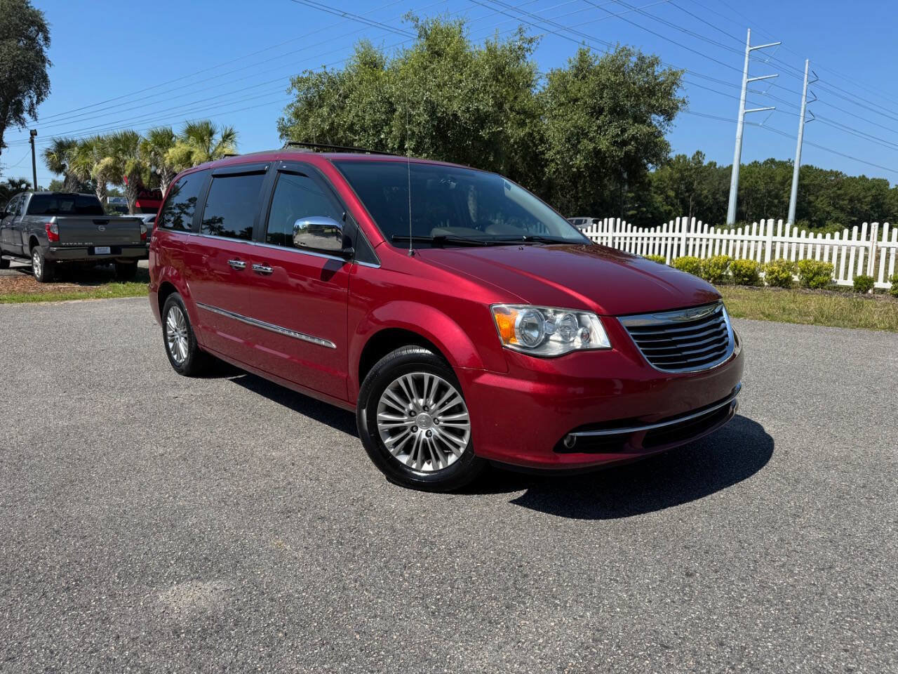 Used 2013 Chrysler Town & Country Touring-L w/ Entertainment Group #2 FWD image 8