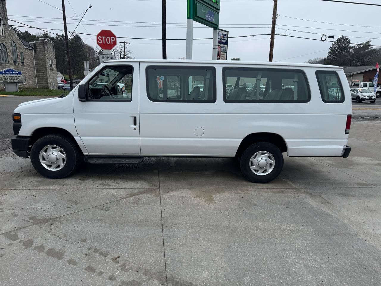 Used 2013 Ford E-350 and Econoline 350 XL RWD image 2