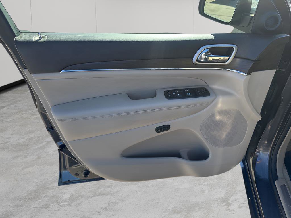 Used 2017 Jeep Grand Cherokee Overland image 24