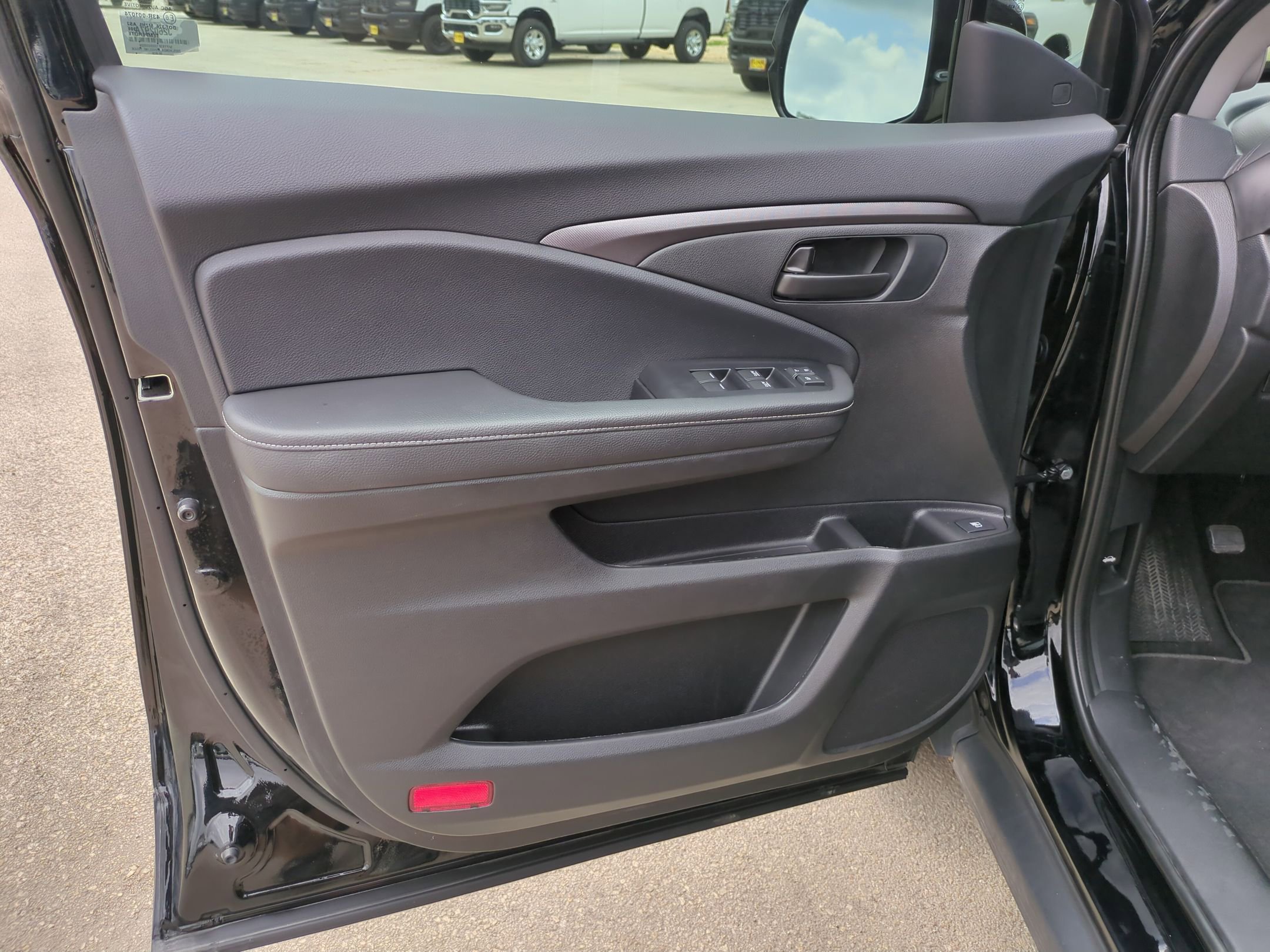Used 2025 Honda Ridgeline Sport image 11