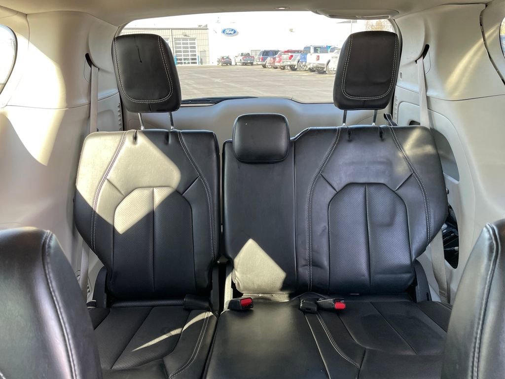 Used 2023 Chrysler Pacifica Touring-L image 25