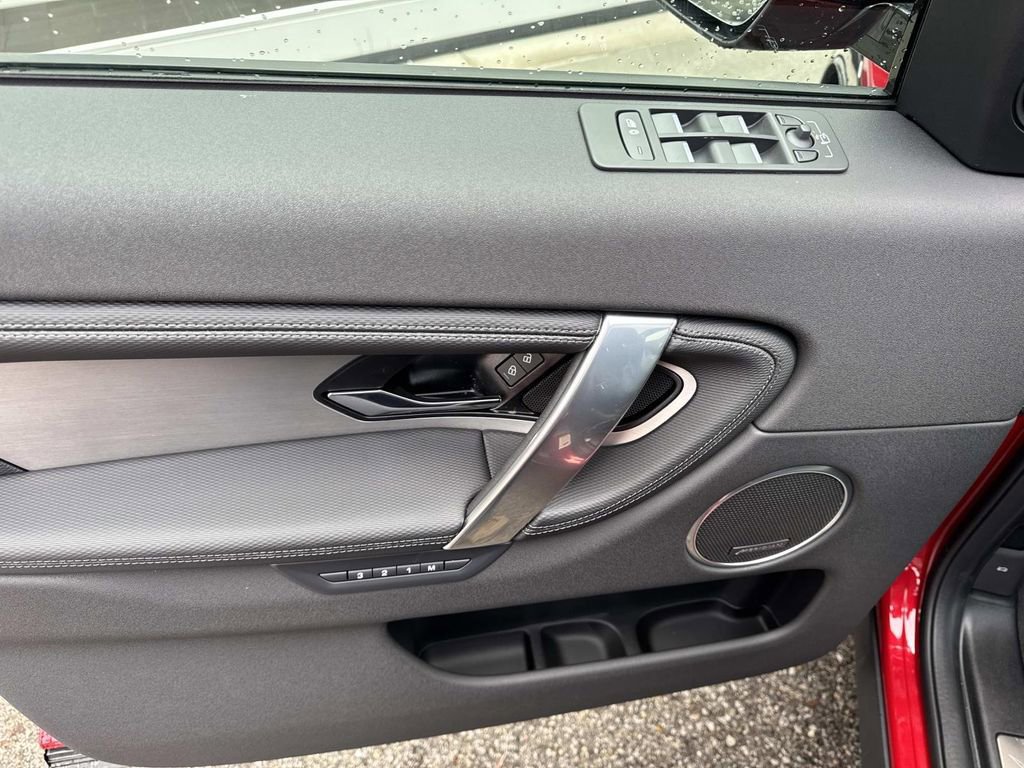 New 2026 Land Rover Discovery Sport Landmark image 17