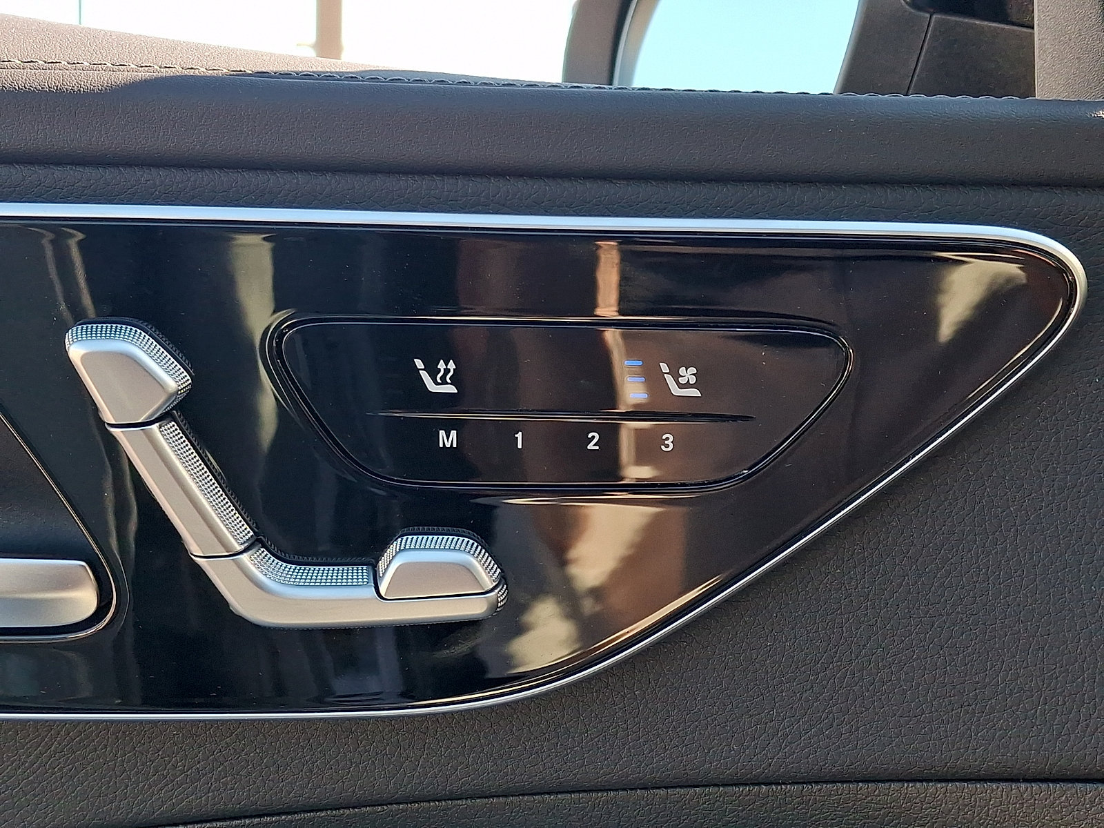 New 2026 Mercedes-Benz C 300 4MATIC Sedan image 17
