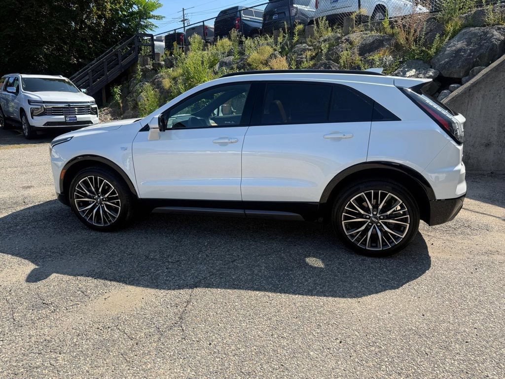 Used 2024 Cadillac XT4 Sport AWD/4WD image 3