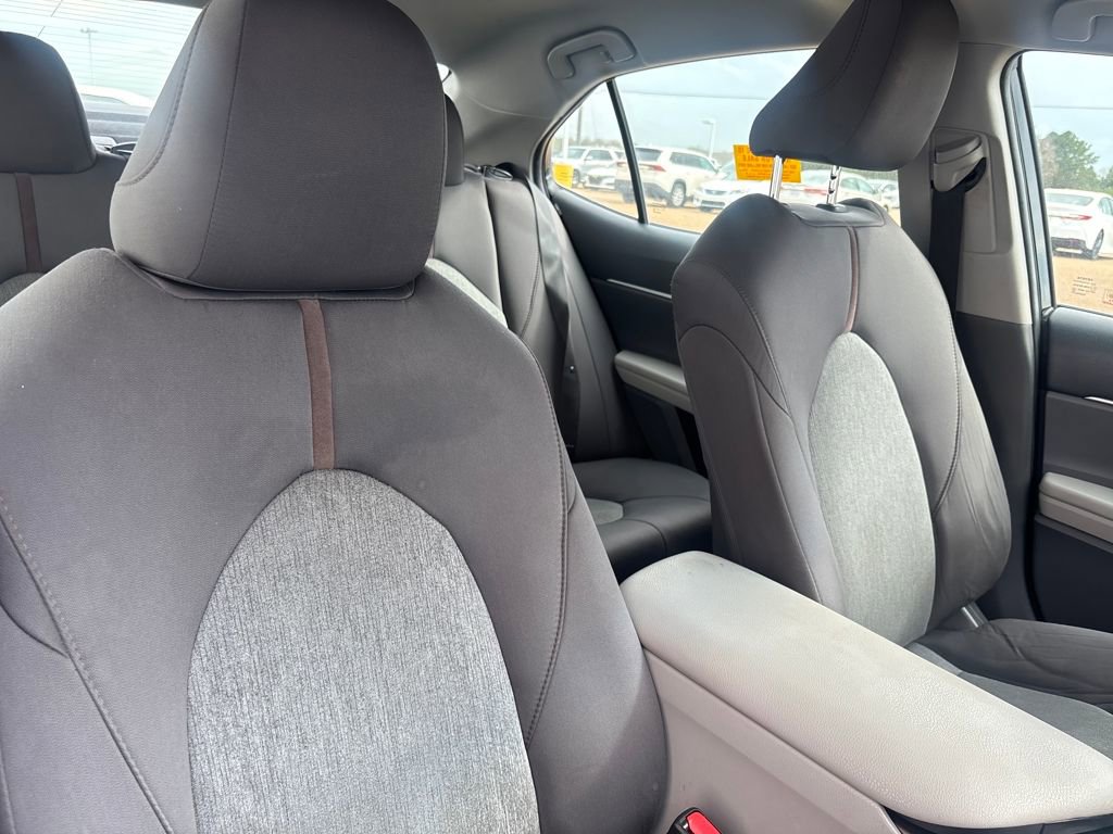 Used 2018 Toyota Camry LE w/ Convenience Package image 16