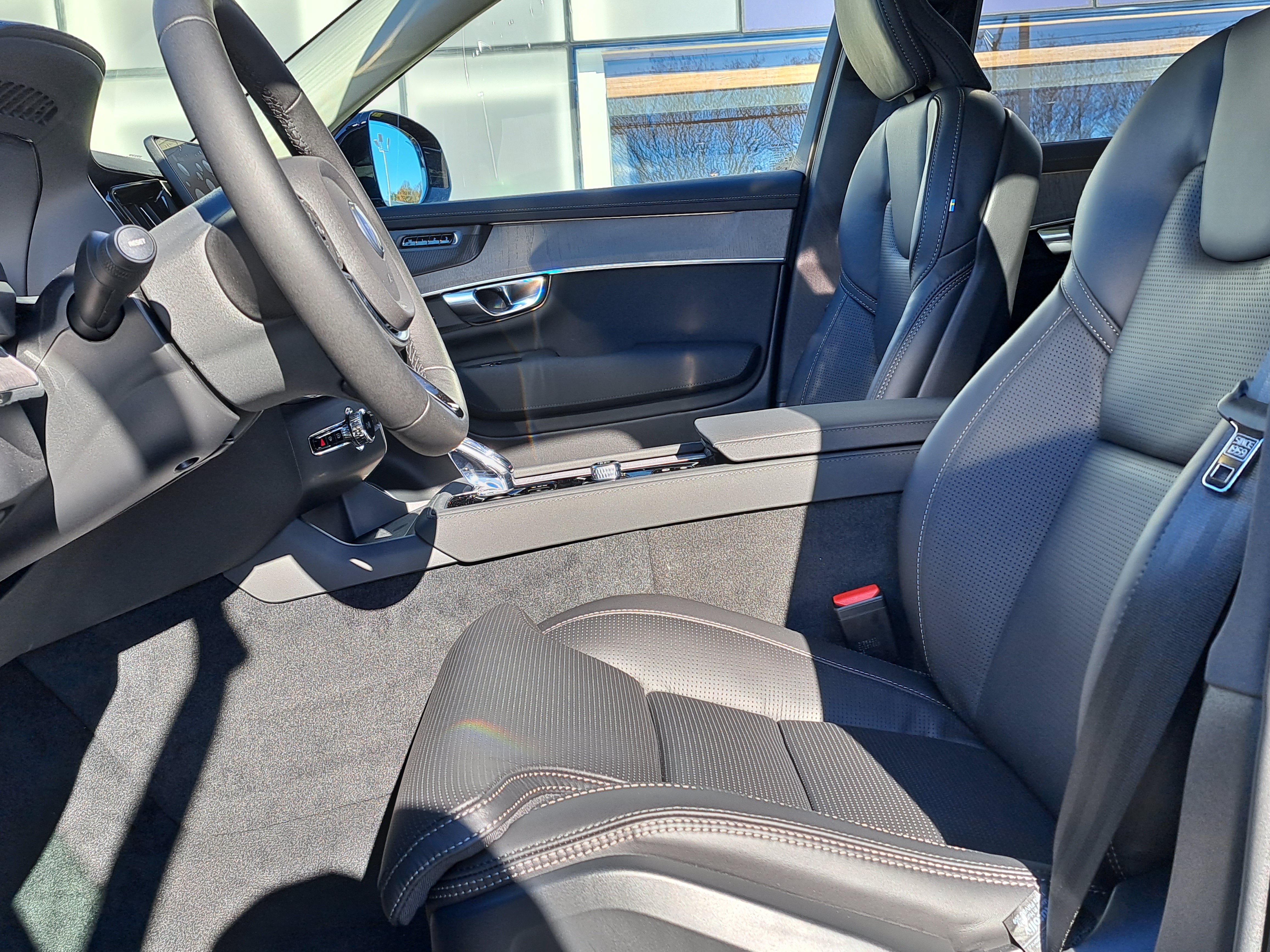 New 2026 Volvo XC90 T8 Ultra w/ Protection Package Premier AWD/4WD image 6