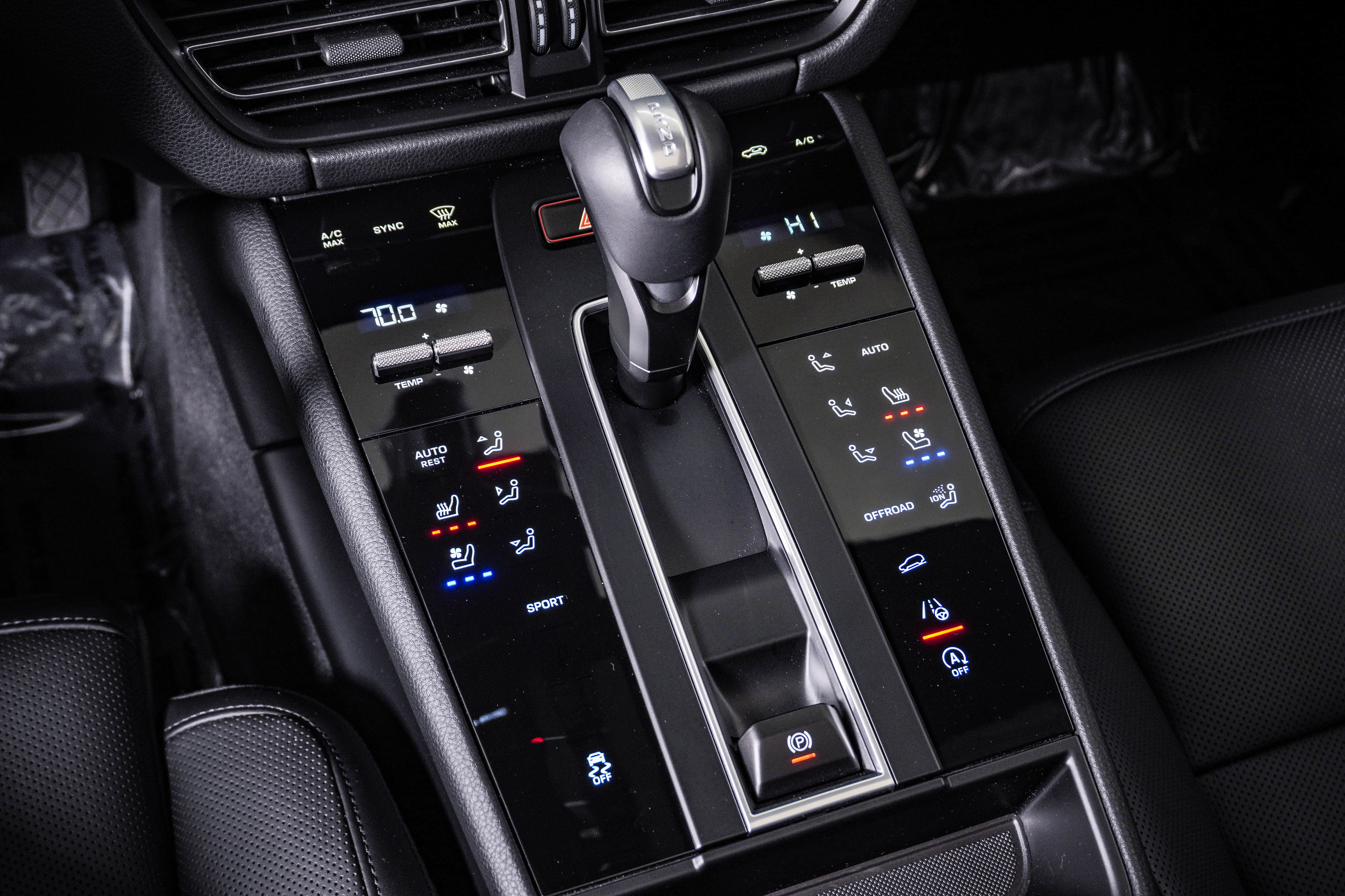 Certified 2026 Porsche Macan AWD/4WD image 24