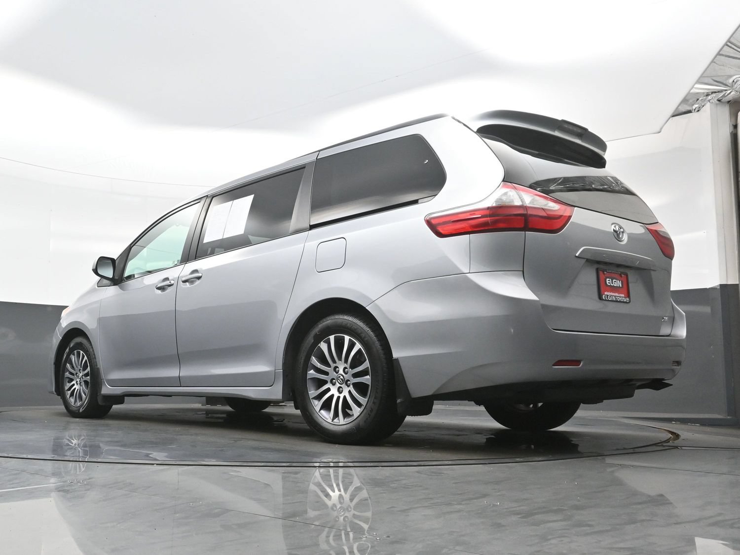 Used 2018 Toyota Sienna XLE FWD image 32