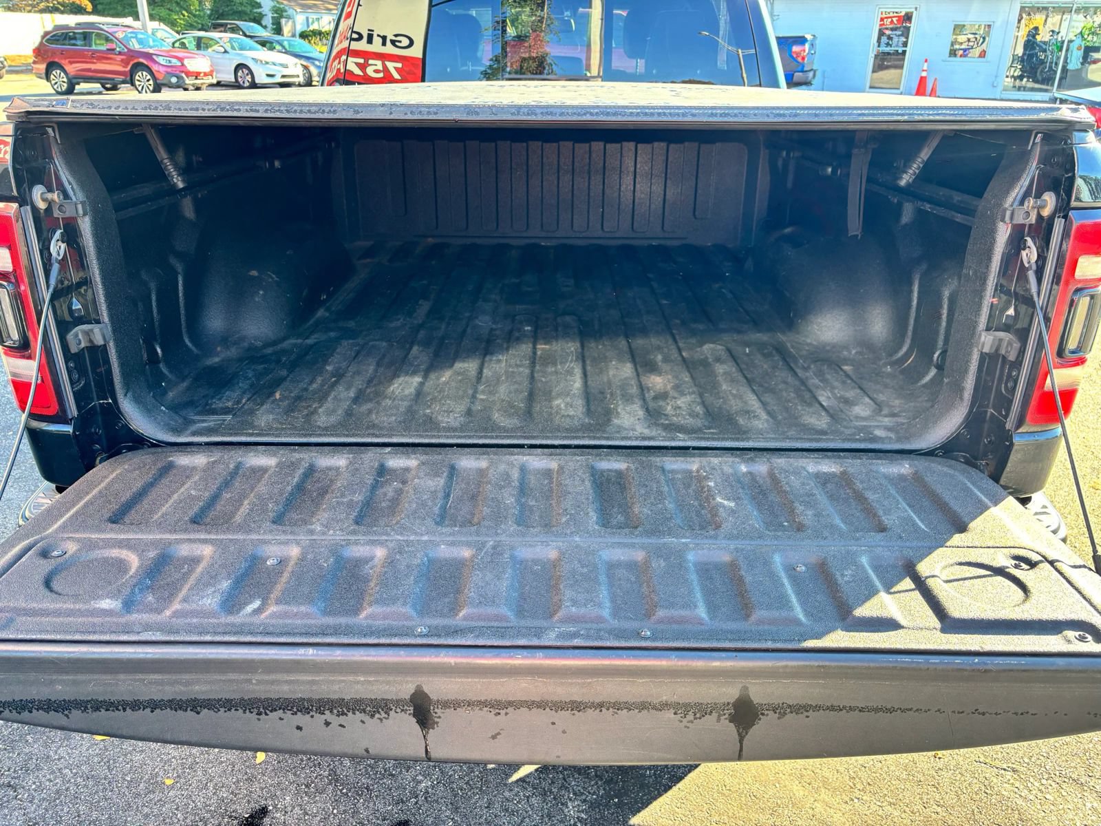 Used 2019 RAM 1500 Laramie AWD/4WD image 5